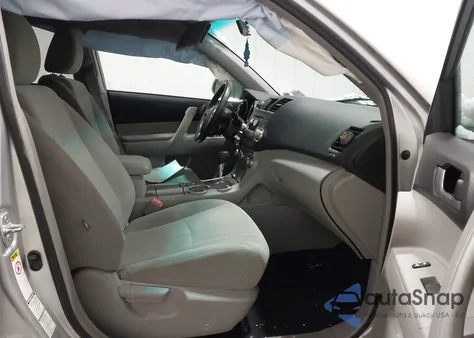 2012 Toyota Highlander Base V6 из США, поврежденный, VIN 5TDBK3EH0CS147004